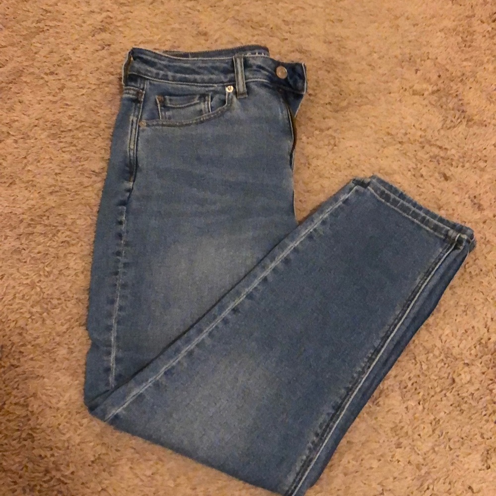 AMERICAN EAGLE mom jeans
